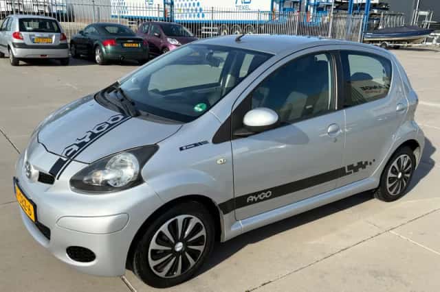 Toyota Aygo (2011) thumbnail 1