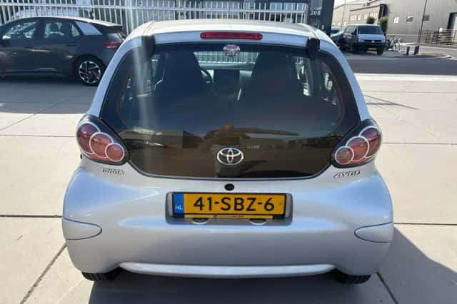 Toyota Aygo (2011) thumbnail 4