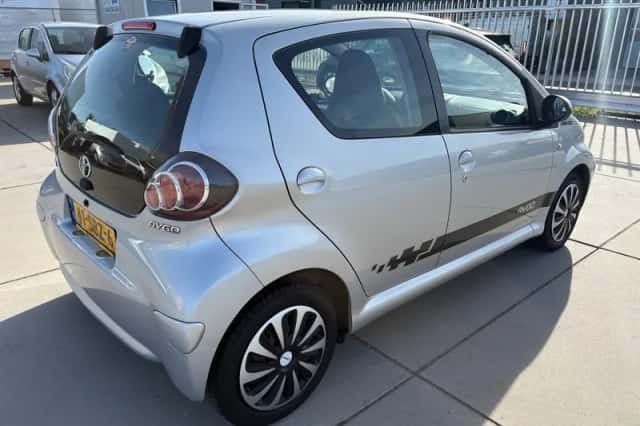 Toyota Aygo (2011) thumbnail 5