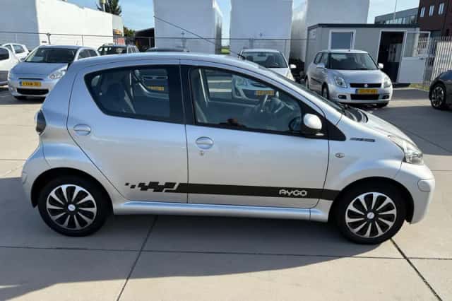 Toyota Aygo (2011) thumbnail 6