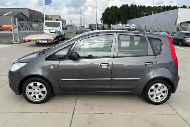 Mitsubishi Colt (2007) thumbnail 2