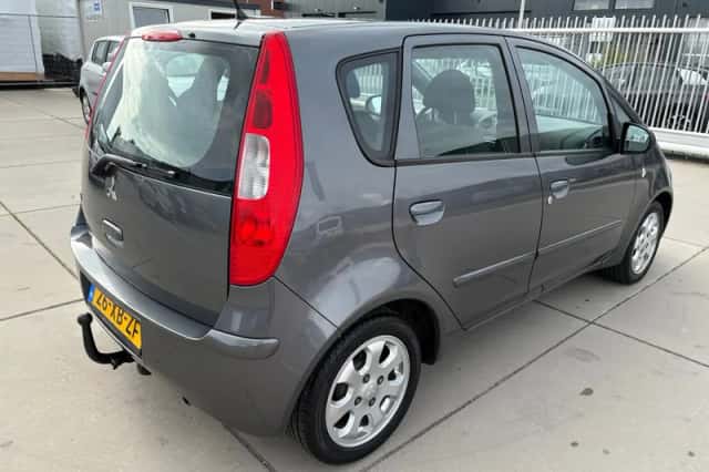 Mitsubishi Colt (2007) thumbnail 5