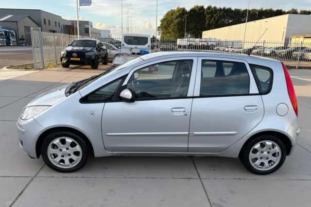 Mitsubishi Colt (2007) thumbnail 2