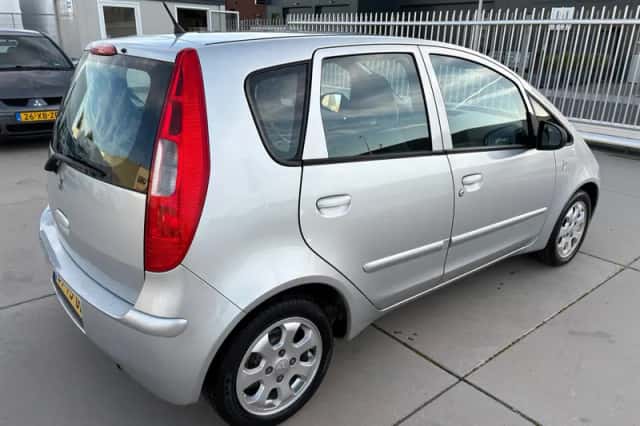 Mitsubishi Colt (2007) thumbnail 5