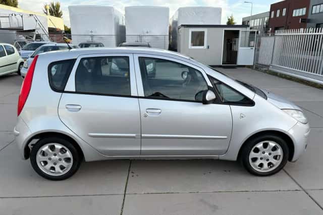 Mitsubishi Colt (2007) thumbnail 6