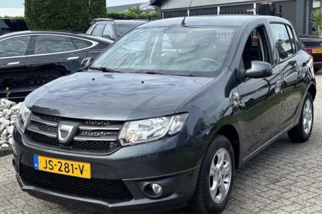 Dacia Sandero (2016) thumbnail 1