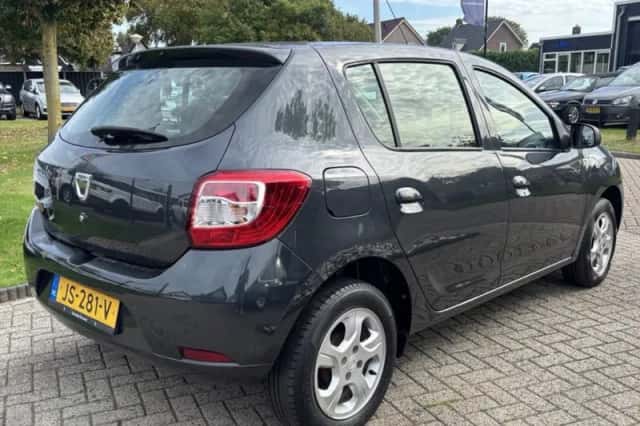Dacia Sandero (2016) thumbnail 3
