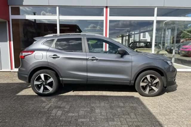 Nissan Qashqai (2017) thumbnail 4