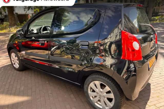 Suzuki Alto (2015) thumbnail 4