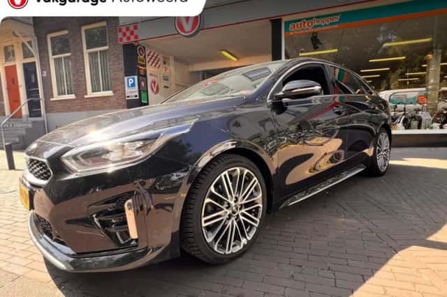 Kia ProCeed (2019) thumbnail 2