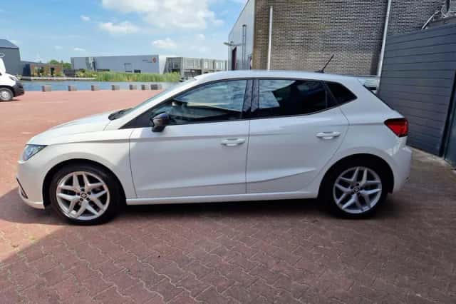 SEAT Ibiza (2019) thumbnail 3