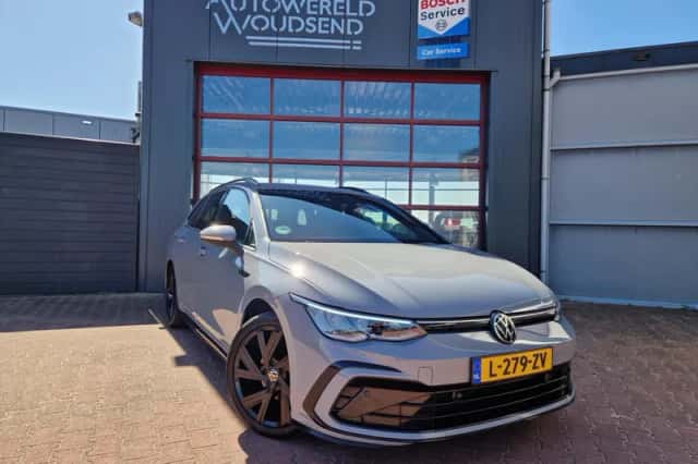 Volkswagen Golf (2021) thumbnail 2