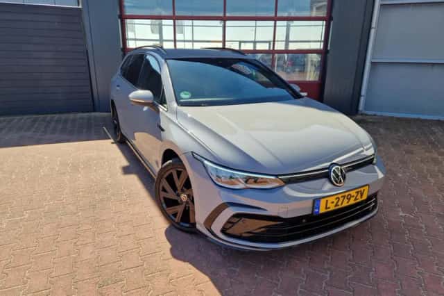 Volkswagen Golf (2021) thumbnail 3