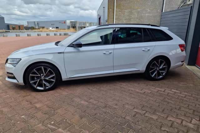 Škoda Superb (2021) thumbnail 3