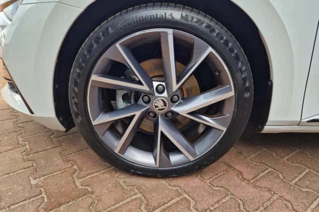 Škoda Superb (2021) thumbnail 4