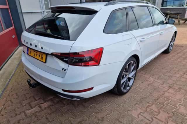 Škoda Superb (2021) thumbnail 6