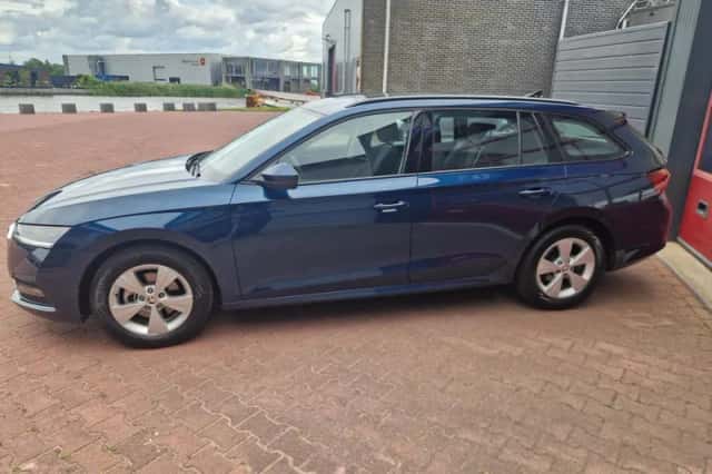 Škoda Octavia (2024) thumbnail 3