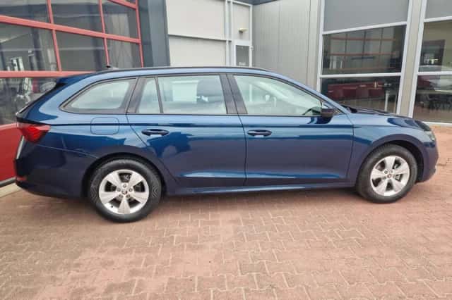 Škoda Octavia (2024) thumbnail 5