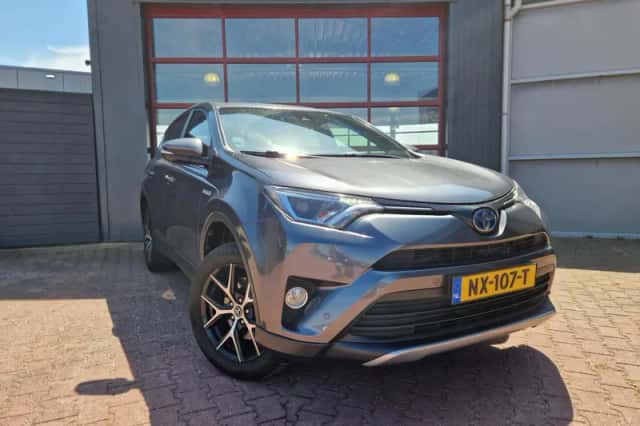 Toyota RAV4 (2017) thumbnail 2