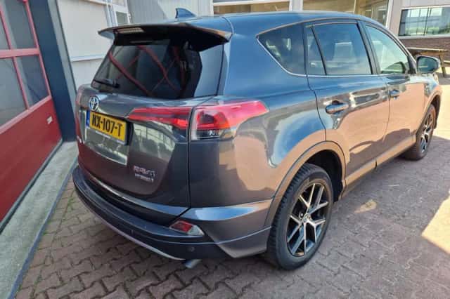 Toyota RAV4 (2017) thumbnail 4