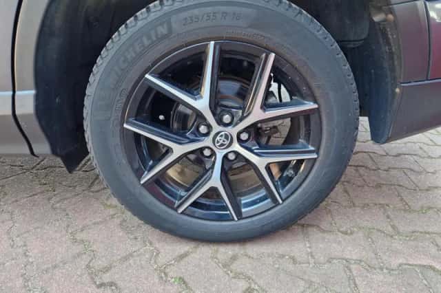 Toyota RAV4 (2017) thumbnail 5