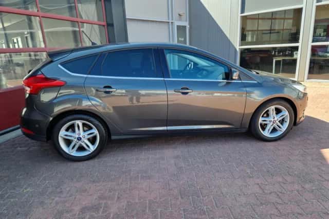 Ford Focus (2018) thumbnail 4