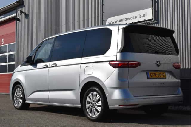 Volkswagen Multivan (2022) thumbnail 2