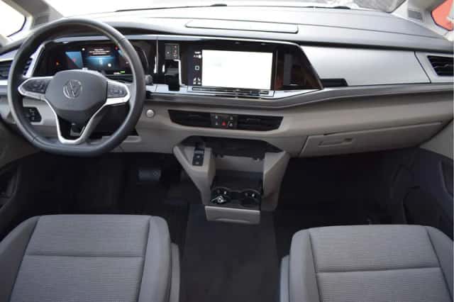 Volkswagen Multivan (2022) thumbnail 3