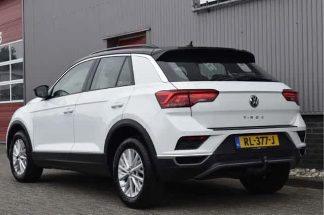 Volkswagen T-Roc (2018) thumbnail 2