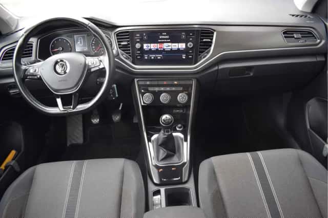 Volkswagen T-Roc (2018) thumbnail 3