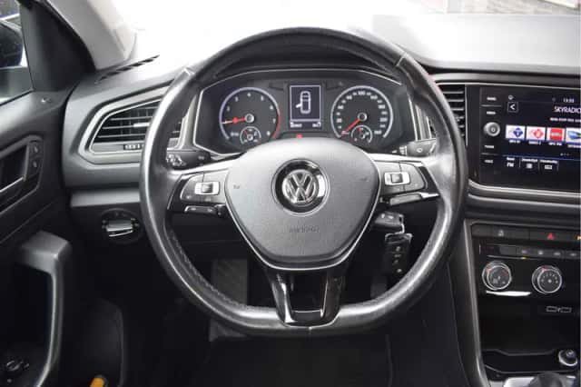 Volkswagen T-Roc (2018) thumbnail 4