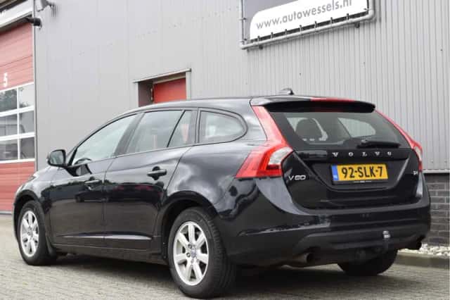 Volvo V60 (2011) thumbnail 2