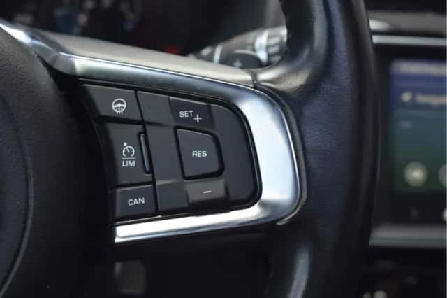 Jaguar F-Pace (2017) thumbnail 6