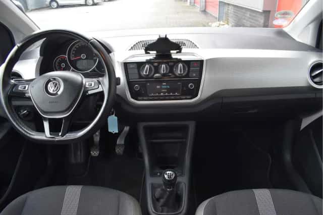 Volkswagen Up! (2019) thumbnail 3