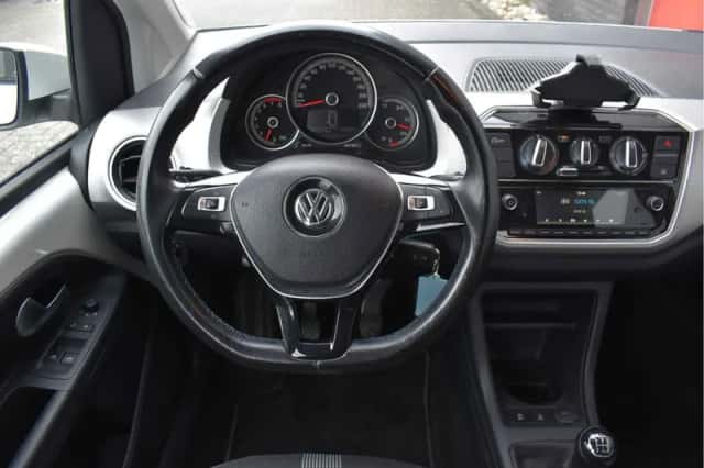Volkswagen Up! (2019) thumbnail 4