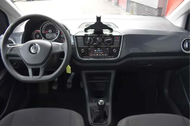 Volkswagen Up! (2018) thumbnail 3