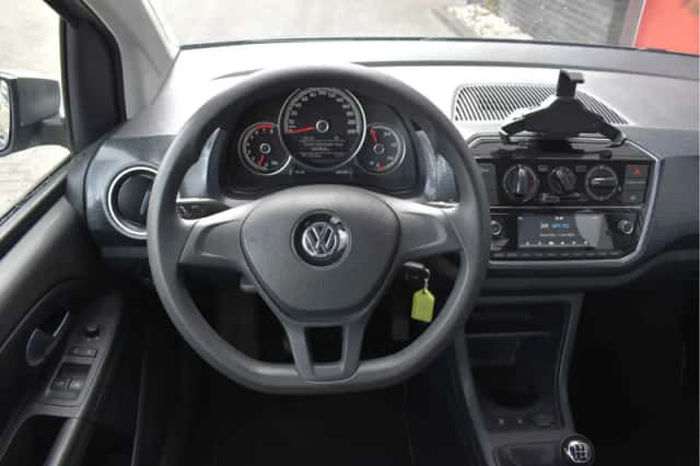 Volkswagen Up! (2018) thumbnail 4