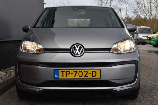 Volkswagen Up! (2018) thumbnail 6