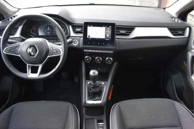 Renault Captur (2023) thumbnail 3