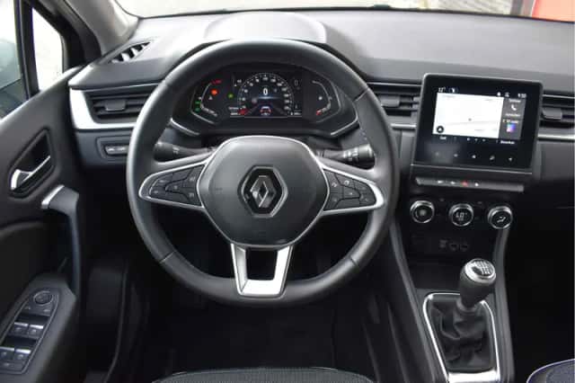Renault Captur (2023) thumbnail 4