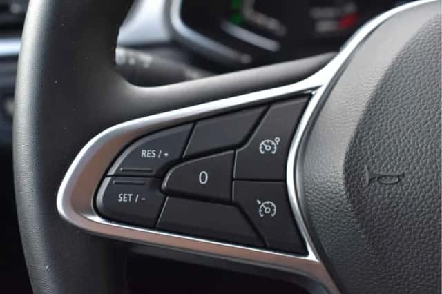 Renault Captur (2023) thumbnail 5