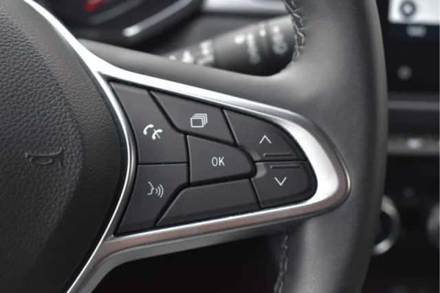 Renault Captur (2023) thumbnail 6