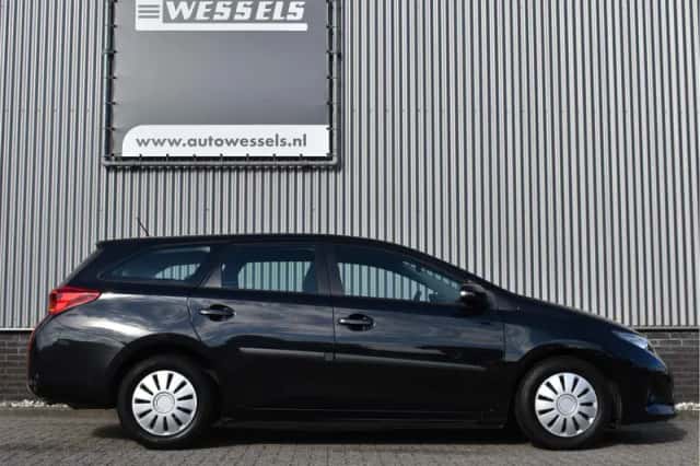 Toyota Auris (2013) thumbnail 6