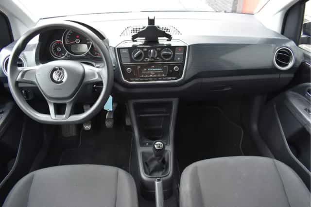 Volkswagen Up! (2019) thumbnail 3