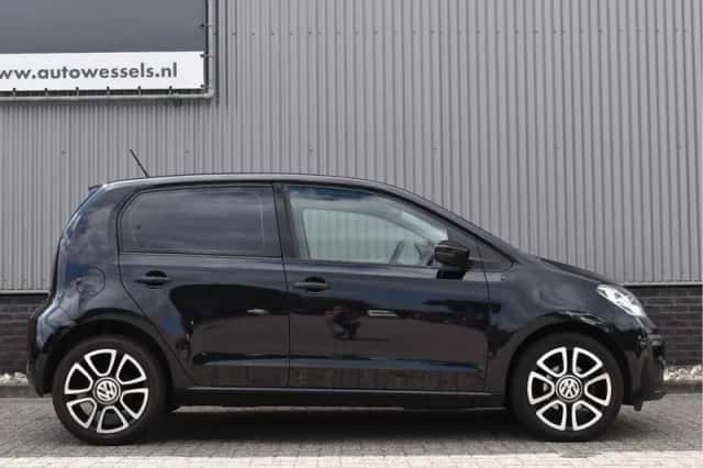 Volkswagen Up! (2019) thumbnail 6
