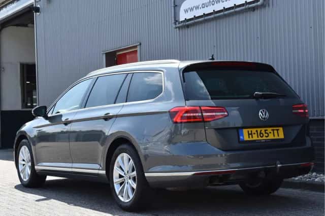 Volkswagen Passat (2016) thumbnail 2