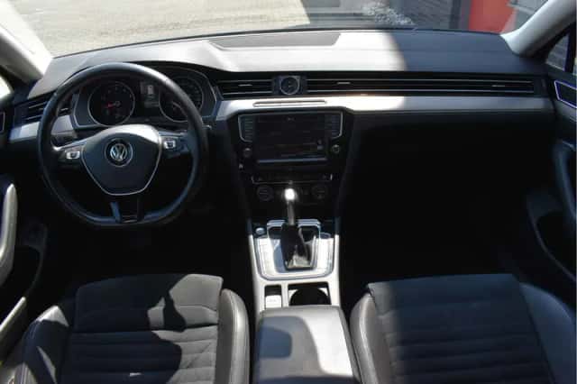 Volkswagen Passat (2016) thumbnail 3
