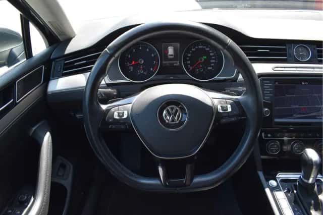 Volkswagen Passat (2016) thumbnail 4