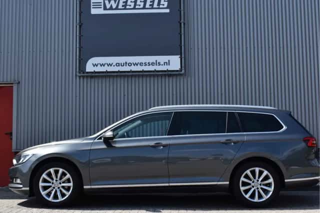 Volkswagen Passat (2016) thumbnail 5
