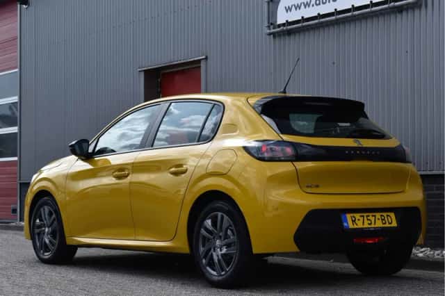 Peugeot 208 (2022) thumbnail 2